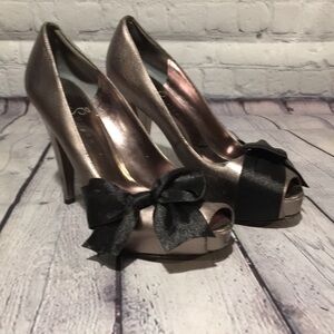 Paris Hilton Metallic Peep toe bow heels Sz 8